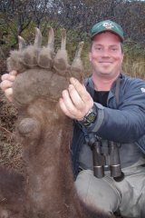peninsulabearhuntbigbearpaw